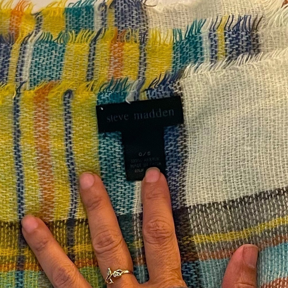 Steve Madden rawhem plaid blanket scarf.Huge! 4.5’ x 4.5’ Versatile, knit, warm! - Picture 2 of 8